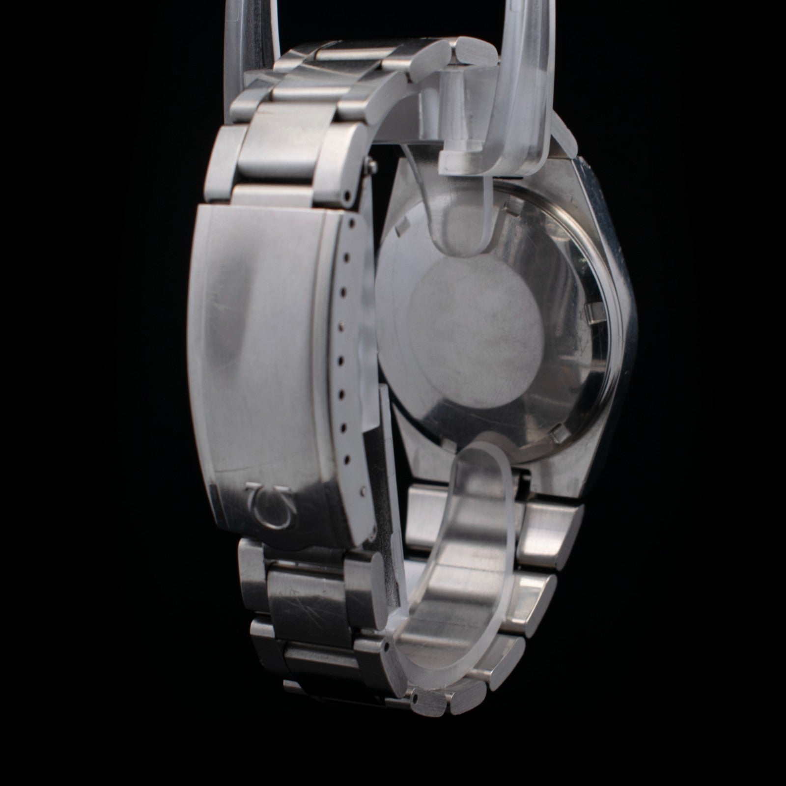 Omega Automatic Date | Silver Vertical Brushed Dial | Ref. 166.099