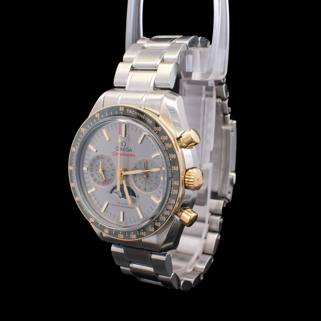 Omega Speedmaster Moonphase Master Chronometer | Grey Dial | Green Bezel